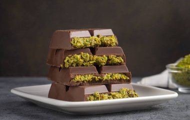 Çikolata trend; Dubai çikolatası şam fıstığı ezmesi ve kadayif.