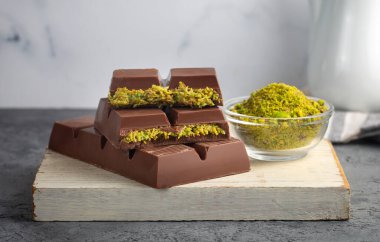 Çikolata trend; Dubai çikolatası şam fıstığı ezmesi ve kadayif.