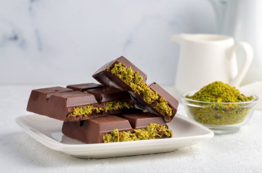 Çikolata trend; Dubai çikolatası şam fıstığı ezmesi ve kadayif.