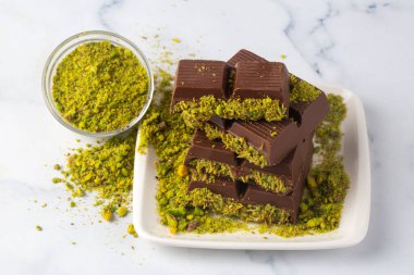 Çikolata trend; Dubai çikolatası şam fıstığı ezmesi ve kadayif.