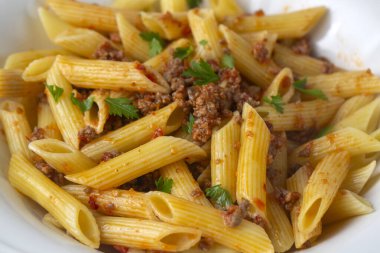 Kıyma ve domates soslu makarna.
