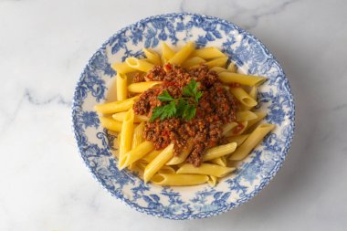 Kıyma ve domates soslu makarna.