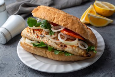 Türk Balik Ekmek / Balık Sandviçi.