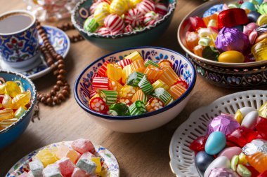 Geleneksel Türk Ramazanı Şeker Şekeri, Çikolata Şekeri ve Badem Şekeri