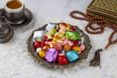 Geleneksel Türk Ramazanı Şeker Şekeri, Çikolata Şekeri ve Badem Şekeri