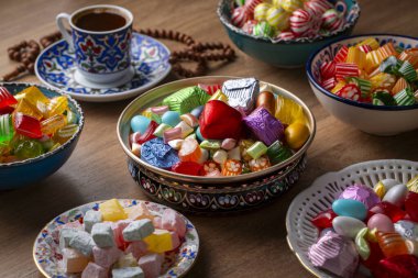 Geleneksel Türk Ramazanı Şeker Şekeri, Çikolata Şekeri ve Badem Şekeri