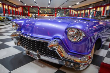 İzmir - Türkiye - 01 Mayıs 2025, Key Museum birçok otomobil, eski otomobil ve motosiklet markasına sahip kapsamlı bir otomobil müzesi.
