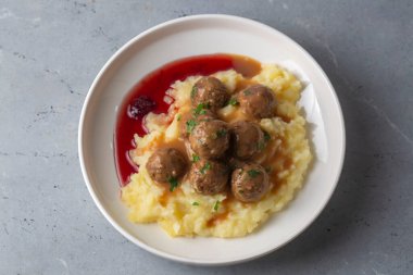 Kottbullar - Geleneksel İsveç köftesi ve patates püresi