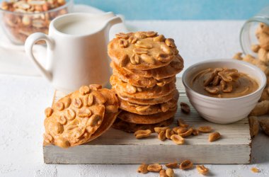 Lezzetli fıstık kurabiyeleri. Türkçe adı; senin yumruklu kurabiye