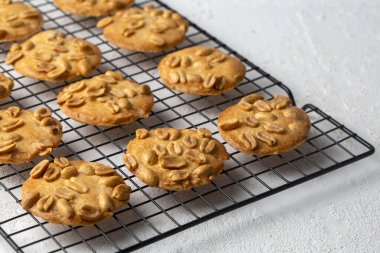 Lezzetli fıstık kurabiyeleri. Türkçe adı; senin yumruklu kurabiye