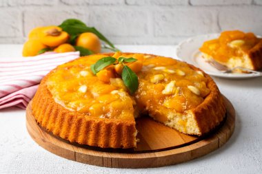 Kayısılı kek lezzetli tatlı.