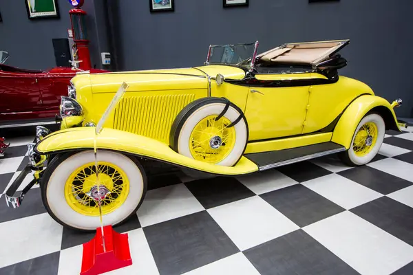 İzmir - Türkiye - 01 Mayıs 2025, Key Museum birçok otomobil, eski otomobil ve motosiklet markasına sahip kapsamlı bir otomobil müzesi.