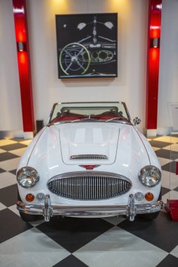 İzmir - Türkiye - 01 Mayıs 2025, Key Museum birçok otomobil, eski otomobil ve motosiklet markasına sahip kapsamlı bir otomobil müzesi.
