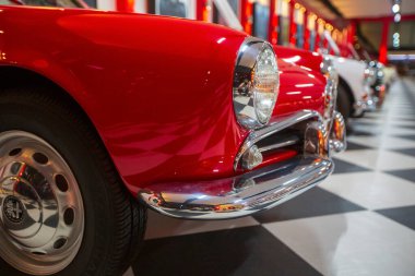 İzmir - Türkiye - 01 Mayıs 2025, Key Museum birçok otomobil, eski otomobil ve motosiklet markasına sahip kapsamlı bir otomobil müzesi.