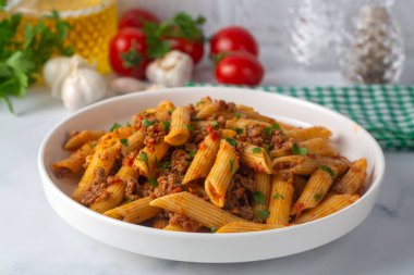 Kıymalı makarna çok lezzetli görünüyor.