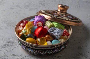 Geleneksel Türk Ramazanı Şeker Şekeri, Çikolata Şekeri ve Badem Şekeri