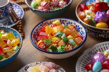 Geleneksel Türk Ramazanı Şeker Şekeri, Çikolata Şekeri ve Badem Şekeri