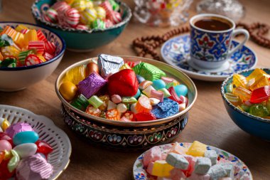 Geleneksel Türk Ramazanı Şeker Şekeri, Çikolata Şekeri ve Badem Şekeri