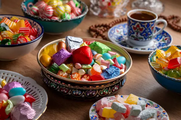 Geleneksel Türk Ramazanı Şeker Şekeri, Çikolata Şekeri ve Badem Şekeri