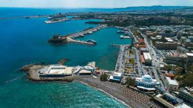 Saint Nicholas Fort Mandraki Limanı'na Rhodes city, Rodos Adası Yunanistan başkenti korur