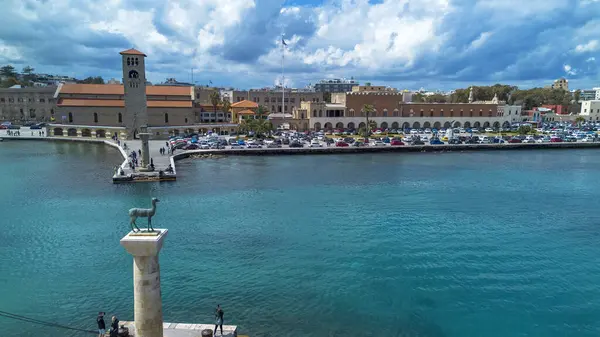 Saint Nicholas Fort Mandraki Limanı'na Rhodes city, Rodos Adası Yunanistan başkenti korur