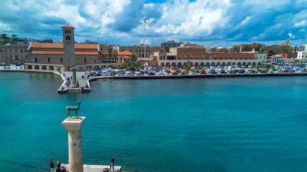 Saint Nicholas Fort Mandraki Limanı'na Rhodes city, Rodos Adası Yunanistan başkenti korur