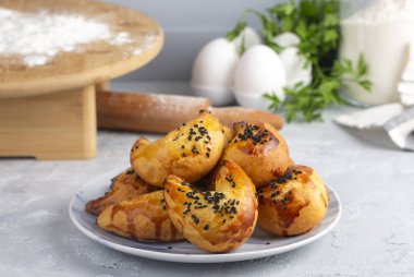 Türk mutfağından, ay çöreği çok lezzetlidir. Moon pogaca veya Moon coregi - Türk adı; Ay boregi ya da ay coregi