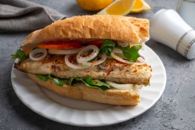 Türk Balik Ekmek - Balıklı sandviç.