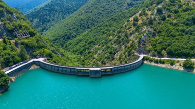 Plastiras Barajı, Yunanistan 'ın Karditsa bölgesindeki Tavropos Nehri' ne el koyarak yapay Plastiras Gölü 'nü oluşturan bir baraj.. 