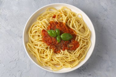 Lezzetli aperatif klasik İtalyan spagetti makarna ve domates sosu - spagetti bolonez