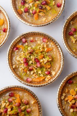 Geleneksel lezzetli Türk tatlıları; Ashura (Emin)