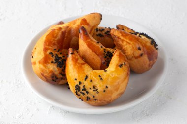 Türk mutfağından, ay çöreği çok lezzetlidir. Moon pogaca veya Moon coregi - Türk adı; Ay boregi, ay coregi