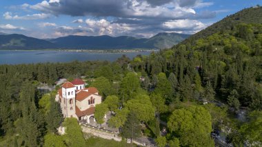Yunanistan 'ın kuzeyinde Kastoria ve Orestiada Gölü