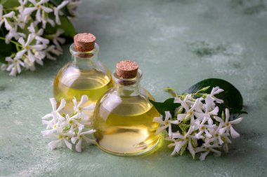 Bir Cam Şişe de Yasemin Uçucu Yağ