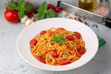 Lezzetli aperatif klasik İtalyan spagetti makarna ve domates sosu - spagetti bolonez