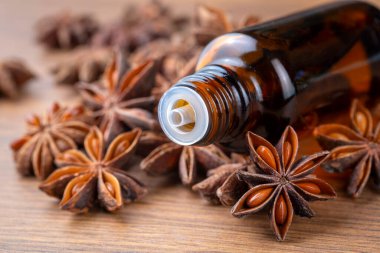 Şişe içinde yıldız anason yağı