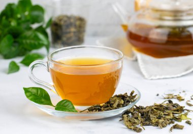 Çay yapraklı sağlıklı yeşil çay..