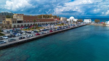 Rodos Adası - Yunanistan, 6 Nisan 2025, Aziz Nicholas Kalesi Yunanistan 'ın Rodos kentindeki Rodos adasının başkenti Mandraki limanını koruyor