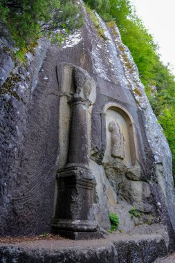 Antik Roma Anıtı, Kuskayasi Anıtı, Amasra - Bartin - Türkiye. Türkçe adı: Kus Kayasi veya Kuskayasi aniti