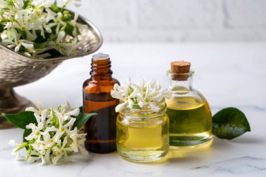 Bir Cam Şişe de Yasemin Uçucu Yağ