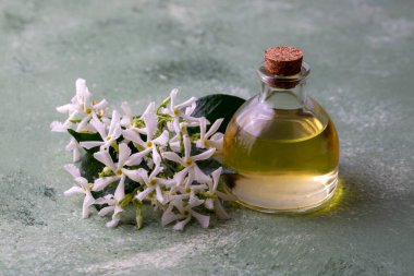 Bir Cam Şişe de Yasemin Uçucu Yağ