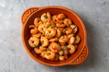 Lezzetli deniz ürünleri, ızgara karides, karides kızartma tavası.