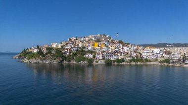 Kavala, Makedonya, Yunanistan ve Avrupa 'daki eski kent ve denizin manzarası