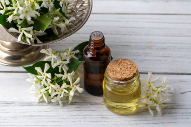 Bir Cam Şişe de Yasemin Uçucu Yağ