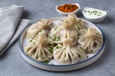 Geleneksel Gürcistan yemeği - Hinkali - Khinkali haşlanmış khinkali kuzu eti veya peynirli