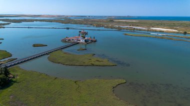 Agios Nikolaos Manastırı 'nın hava görüntüleri Porto Lagos' taki Vistonida Gölü 'ndeki uçaktan görüldü.