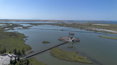 Agios Nikolaos Manastırı 'nın hava görüntüleri Porto Lagos' taki Vistonida Gölü 'ndeki uçaktan görüldü.