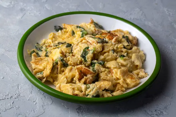 İtalyan omleti; frittata. Safralı yumurtalar.