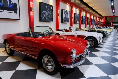 İzmir - Türkiye, 01 Mayıs 2025, Key Museum en kapsamlı klasik araba ve motosiklet müzesi, Torbali - İzmir