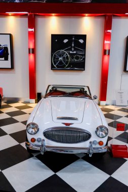 İzmir - Türkiye, 01 Mayıs 2025, Key Museum en kapsamlı klasik araba ve motosiklet müzesi, Torbali - İzmir